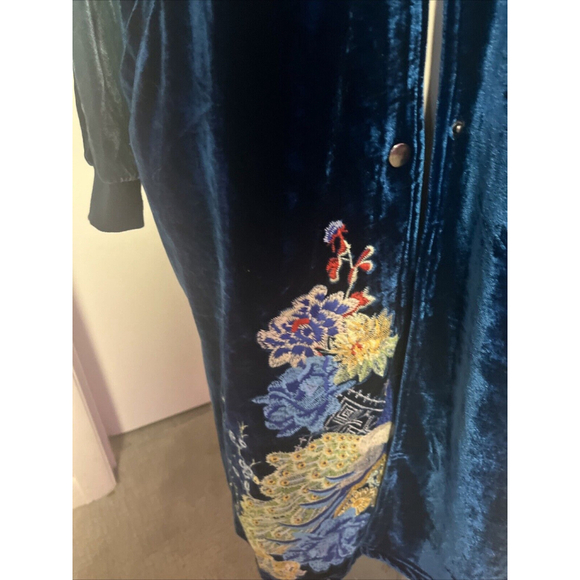X-Large NWT Women’s Velvet Embroidered Varsity Duster Jacket Blue By Paparazzi - Picture 11 of 13